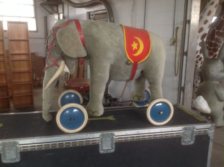 elephant riding toy